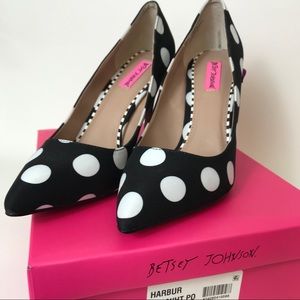 betsey johnson harbur pump